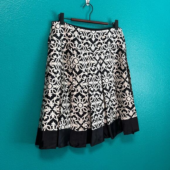 White House Black Market 100% Silk Pleated Mini Party Skirt Women's 6 - Picture 2 of 9